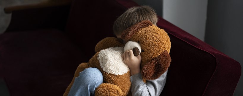 Hogyan beszéljünk a gyerekekkel a közeli személy elvesztéséről?